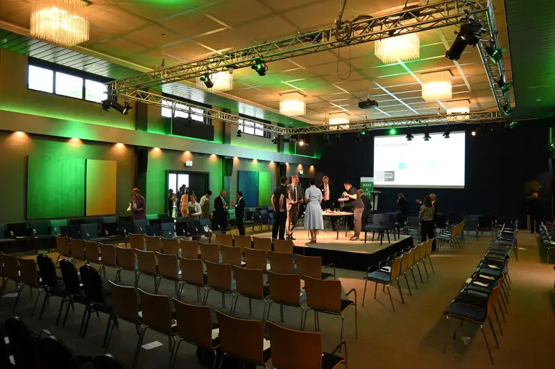 Atrium in debatopstelling.