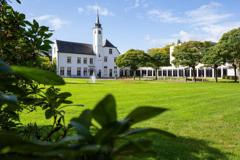 Vooraanzicht van kasteel De Ruwenberg.